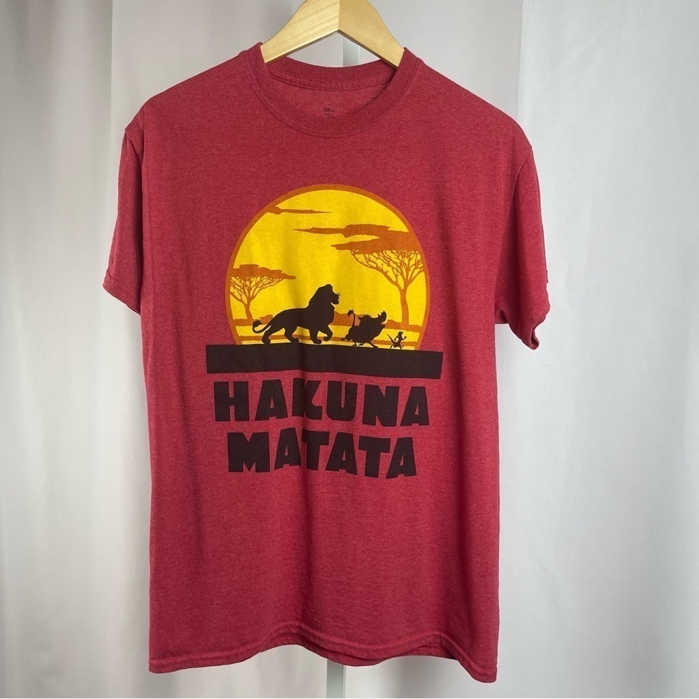 Disney Lion King Hakuna Matata Medium Africa Scene Graphic Tee Shirt